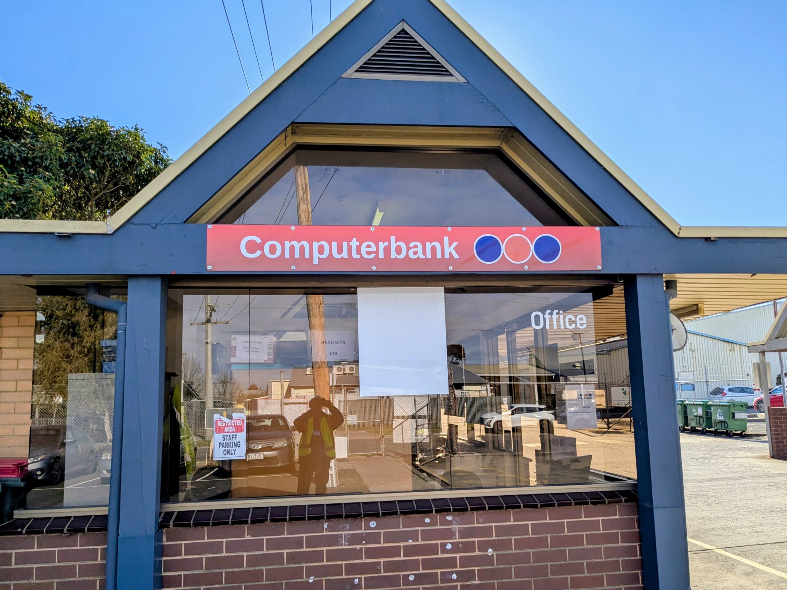 Computerbank shopfront at Broadmeadows
